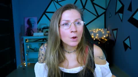 Frida Tander online show from December 2024 01:44:02 PM