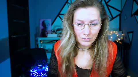 Frida Tander online show from December 2024 09:11:02 AM