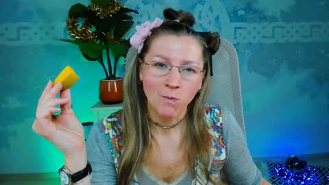 Frida Tander online show from January 2025 09:15:01 AM