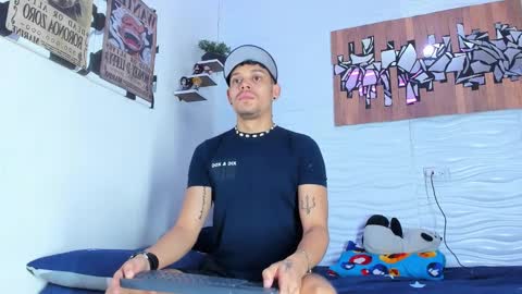 Snapshot of friendsofeverything_ chatting on October 2025 11:35:01 PM Adam y pitter online show from October 2025 11:35:01 PM