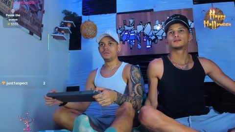 Snapshot of friendsofeverything_ chatting on November 2025 11:27:02 PM Adam y pitter online show from November 2025 11:27:02 PM