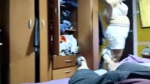 Snapshot of frizzy_girl chatting on January 2025 10:46:02 PM Frizzy girl online show from January 2025 10:46:02 PM