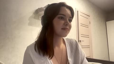 Snapshot of frosted_bloom chatting on September 2025 04:29:02 PM Emily online show from September 2025 04:29:02 PM
