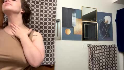 Linnys Palace online show from October 2025 04:18:02 PM