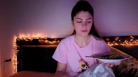 Elona  online show from February 2026 06:02:02 PM