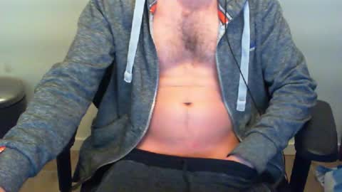 Snapshot of funnyeucouple chatting on April 2026 10:34:01 PM YWhiteNiceMan online show from April 2026 10:34:01 PM