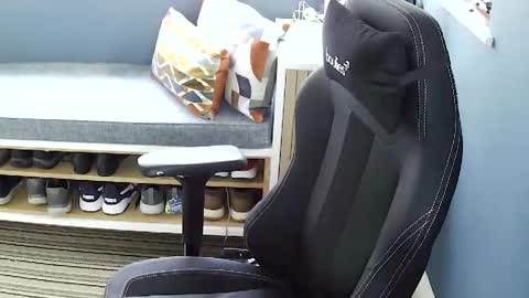 Furry online show from April 2026 01:37:02 PM