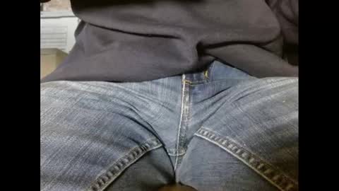 Snapshot of fuzzyblues chatting on December 2024 11:39:01 PM Fuzzy Blues online show from December 2024 11:39:01 PM