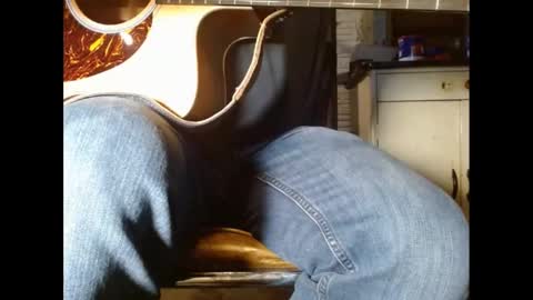 Snapshot of fuzzyblues chatting on December 2024 09:19:01 PM Fuzzy Blues online show from December 2024 09:19:01 PM