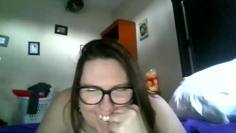 fuzzypeaches87 online show from April 2026 04:16:01 PM