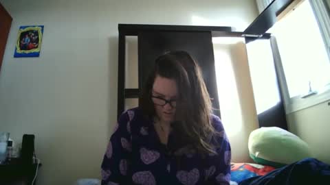 fuzzypeaches87 online show from April 2026 12:18:01 PM