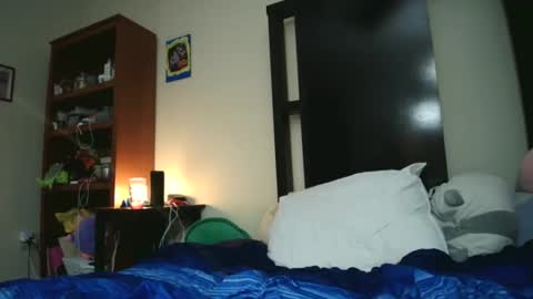fuzzypeaches87 online show from April 2026 04:10:02 AM