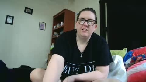 fuzzypeaches87 online show from April 2026 04:12:02 PM
