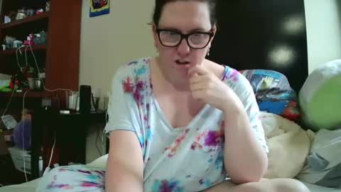 fuzzypeaches87 online show from May 2026 04:12:01 PM