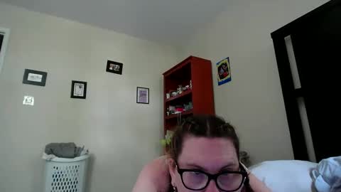 fuzzypeaches87 online show from June 2026 04:24:02 PM