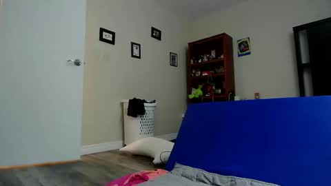 fuzzypeaches87 online show from June 2026 04:28:01 AM