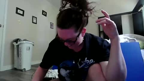 fuzzypeaches87 online show from June 2026 07:17:02 PM