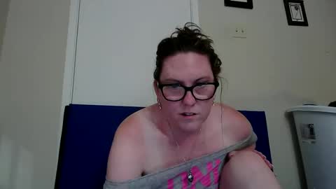 fuzzypeaches87 online show from June 2026 02:53:01 AM