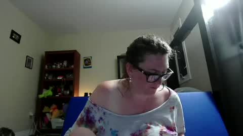 fuzzypeaches87 online show from June 2026 05:17:01 AM