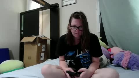 fuzzypeaches87 online show from July 2026 05:05:01 PM