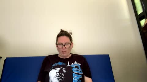 fuzzypeaches87 online show from July 2026 07:24:01 PM