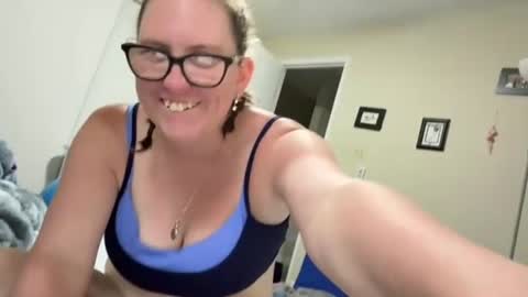 fuzzypeaches87 online show from August 2026 09:06:01 PM