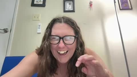 fuzzypeaches87 online show from August 2026 09:17:02 PM