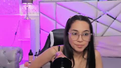 gabbieskinny online show from June 2026 12:30:01 AM