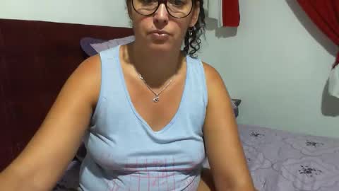 gaby  layla online show from April 2026 07:33:02 PM