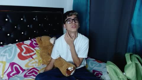 gabriel_x18 online show from February 2026 10:02:02 PM