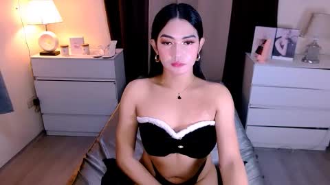 Snapshot of gabriela_deluxe chatting on December 2025 04:25:01 PM gabriela_deluxe online show from December 2025 04:25:01 PM