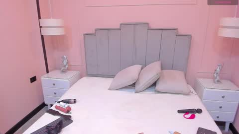   online show from October 2025 12:03:01 PM