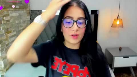 Snapshot of gaby_nighy chatting on September 2025 12:18:02 PM GABY online show from September 2025 12:18:02 PM