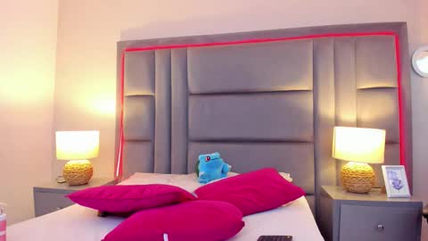 Snapshot of gabymoreau chatting on November 2025 08:21:01 PM gabymoreau online show from November 2025 08:21:01 PM