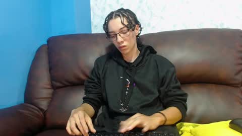 Snapshot of gadiel_sex chatting on February 2025 06:45:01 PM gadiel_sex online show from February 2025 06:45:01 PM