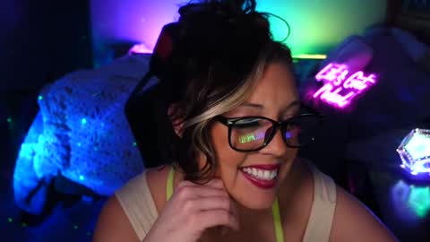 Snapshot of garagesex22 chatting on January 2025 05:19:01 AM Jenna - be back MONDAY night. online show from January 2025 05:19:01 AM