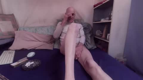 Snapshot of gayrobbin chatting on February 2026 02:10:01 PM gayrobbin online show from February 2026 02:10:01 PM