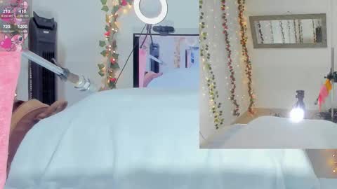 Snapshot of genesis__love_ chatting on October 2025 09:28:02 AM Genesis online show from October 2025 09:28:02 AM