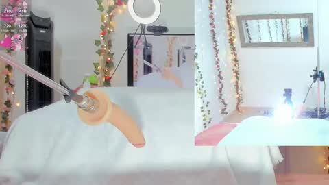 Snapshot of genesis__love_ chatting on October 2025 09:29:01 AM Genesis online show from October 2025 09:29:01 AM