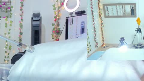 Snapshot of genesis__love_ chatting on October 2025 09:24:01 AM Genesis online show from October 2025 09:24:01 AM