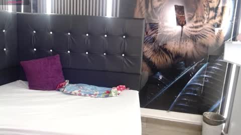 genesisrea__ online show from October 2025 06:33:01 AM