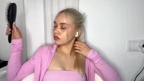 Sunny online show from April 2026 12:29:02 PM