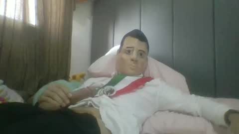 gentlrman33 online show from November 2025 10:23:01 PM