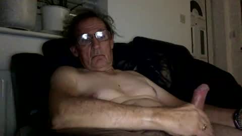 geoff660021 online show from December 2025 10:14:01 PM