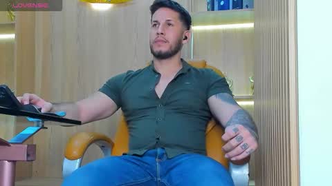 Snapshot of george_diesell_ chatting on November 2025 08:33:02 PM George online show from November 2025 08:33:02 PM