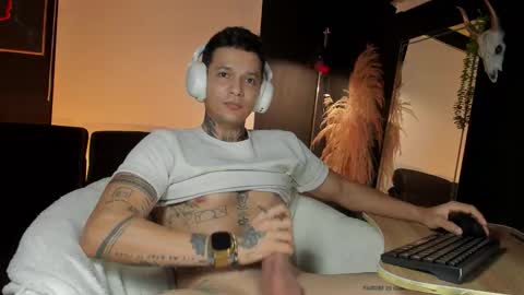 independent model online show from September 2025 08:08:01 AM