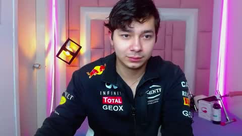 Snapshot of georgesmith_1 chatting on May 2026 04:43:01 AM GEORGE online show from May 2026 04:43:01 AM