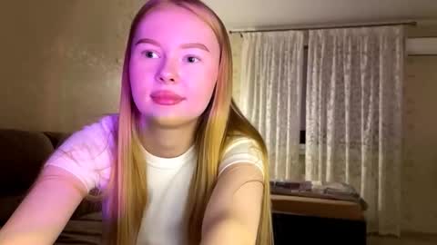 Amelia online show from October 2025 08:49:01 PM