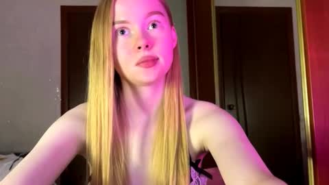 Amelia online show from October 2025 07:57:02 PM