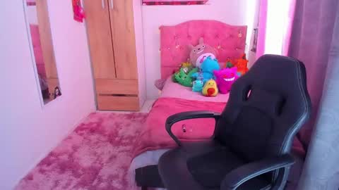 giaaaa   online show from December 2024 03:00:02 PM